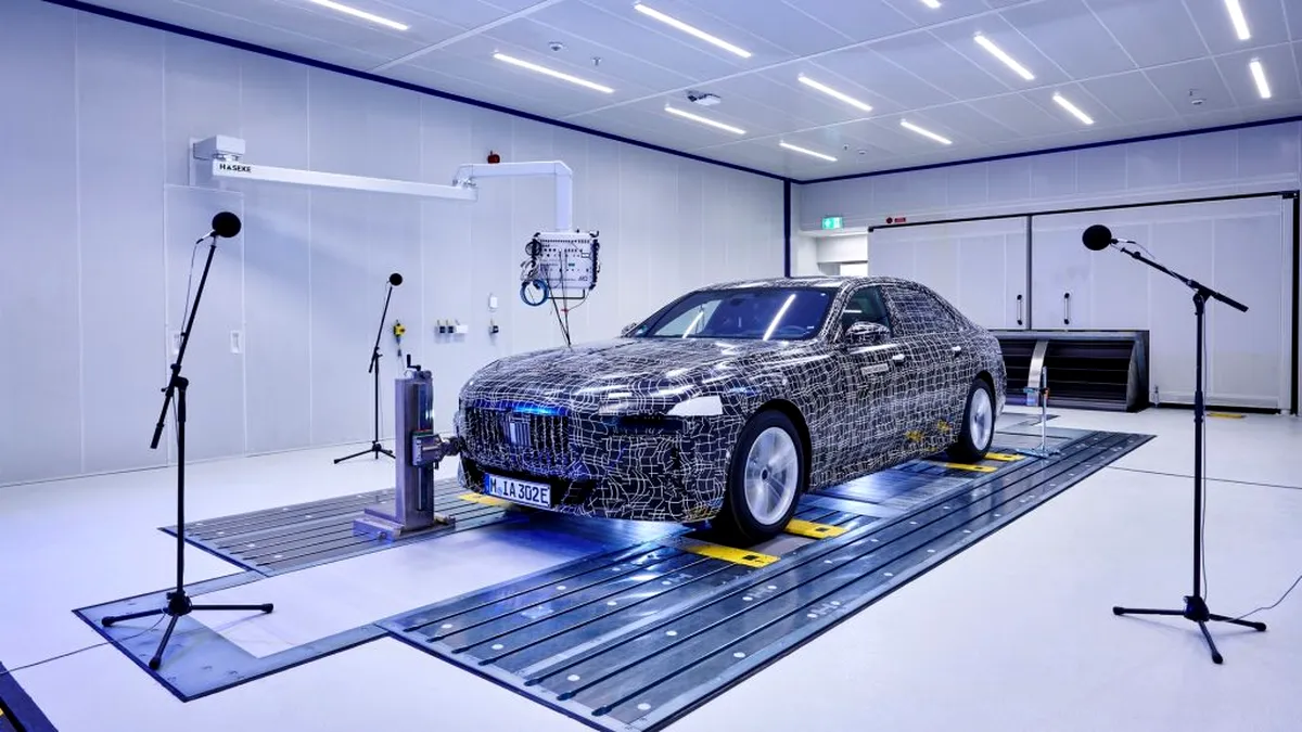 Viitorul sedan electric BMW i7 a ajuns în faza testelor acustice (cu video)