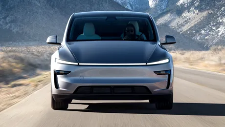 Tesla cheamă în service peste 20.000 de modele din cauza farurilor prea puternice