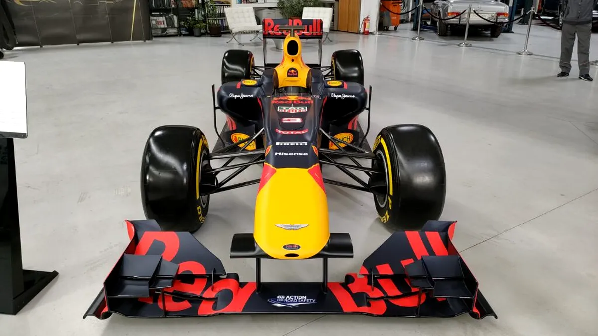 Monopostul RB6 Oracle Red Bull Racing a fost prezentat oficial la Țiriac Collection