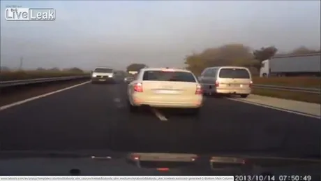 De ce e vital să ţii distanţa corectă pe autostradă: surpriza ungurească! VIDEO