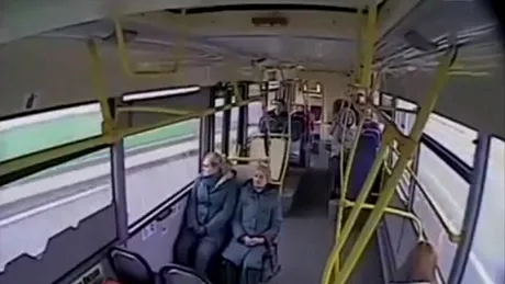 Ce se întâmplă dacă şoferul unui autobuz adoarme la volan [VIDEO] 