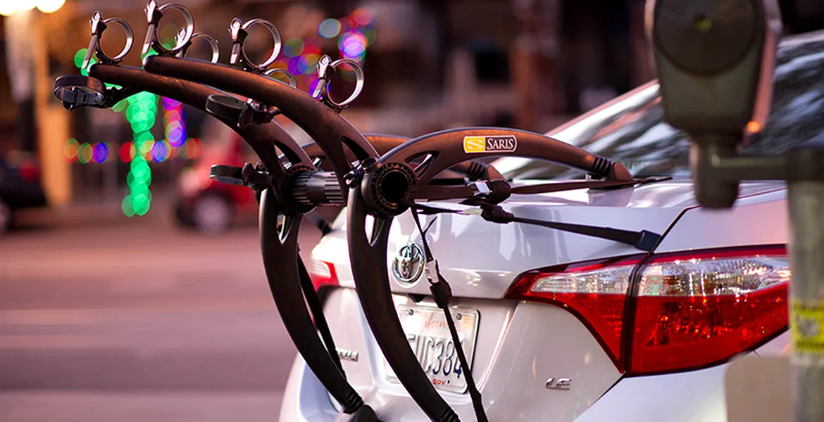 Ai voie să montezi suport de bicicletă pe hayon sau cârlig? Reguli, omologare și amenzi în 2025