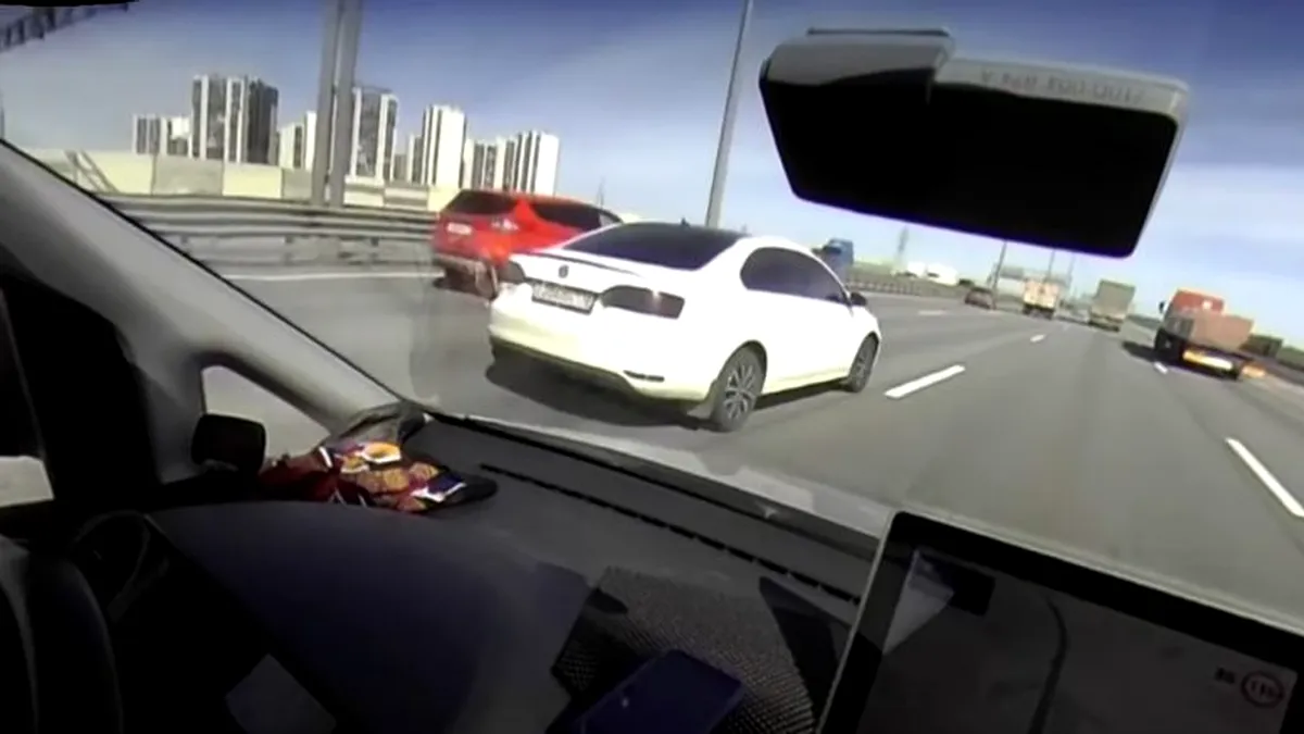 Un șofer de Volkswagen s-a crezut pilot de raliu pe autostradă
