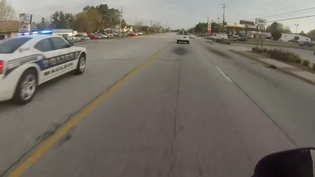 VIDEO: Un motociclist se laudă pe YouTube, „ajutând” poliţia să-l aresteze