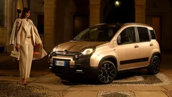 <span class='prepend'>Foto |</span> Fiat prezintă Pandina Tributo Autobianchi, un omagiu adus fostei mărci italiene. Producția Autobianchi s-a oprit acum trei decenii