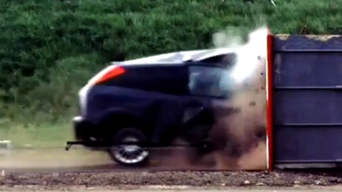 Vezi cum arată un accident la 200 km/h [VIDEO]