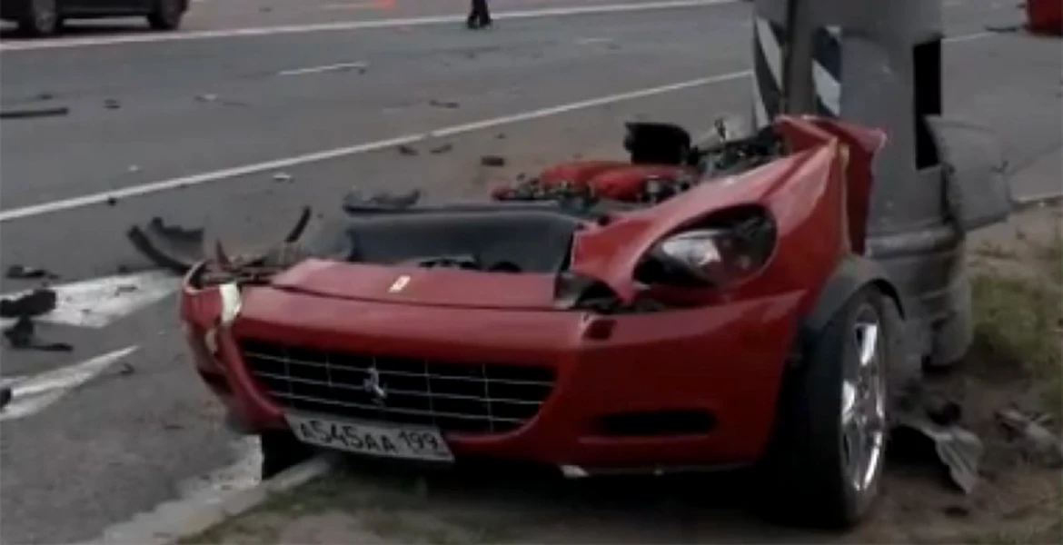 Accident incredibil cu un Ferrari 612 Scaglietti
