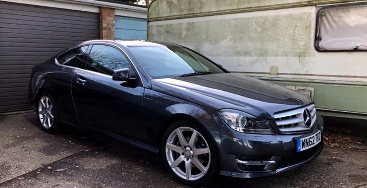 I-au găsit Mercedes-ul C-Class Coupe furat într-un timp record… dar mai bine nu-l găseau – FOTO