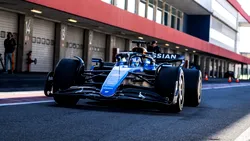 Jamie Chadwick a devenit prima femeie din ultimul deceniu care a condus o mașină de Formula 1