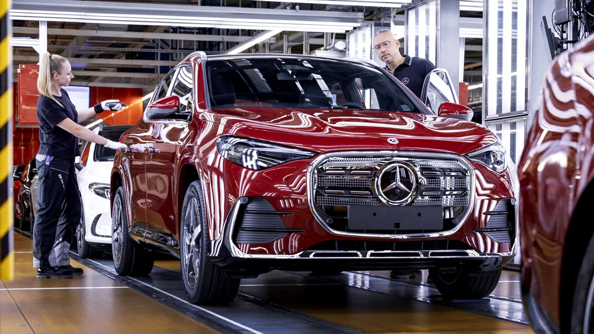 Mercedes-Benz a început producția modelului GLA în uzina Rastatt. Germanii pun accent pe digitalizare și inovație