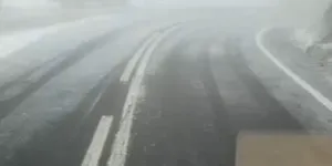 Încă o ninsoare puternică pe Transfăgărășan! Când ar putea fi închis drumul și ce obligații au șoferii