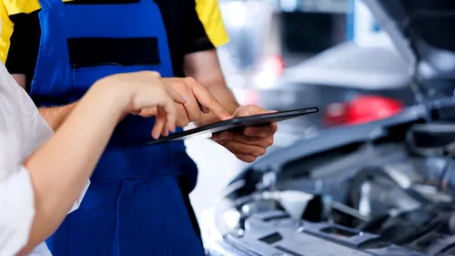 O femeie a refuzat o reparație de 16.000 de euro și și-a reparat singură mașina cu mai puțin de 430 de euro