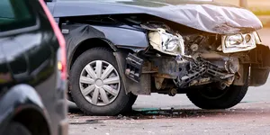 Video | Bărbat fără permis, a fugit cu tramvaiul după ce a produs un carambol cu 5 mașini, în București