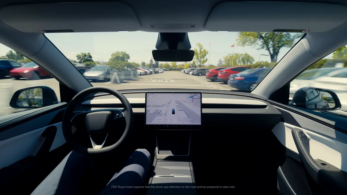 Pericolele condusului autonom: Un șofer de Tesla Model Y pare să fi adormit pe o autostradă din Canada. Mașina mergea cu 100 km/h