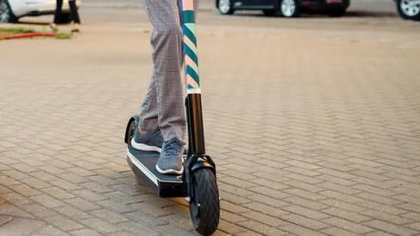Legea pentru trotinete și biciclete electrice a fost promulgată! Reguli noi și pentru șoferi