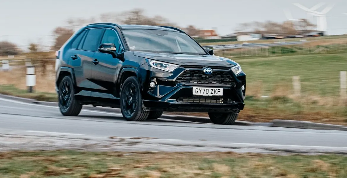 (P) Descoperă faimoasa Toyota RAV4: SUV-ul perfect pentru familia ta