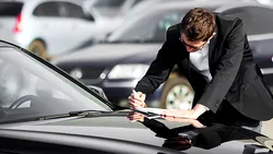 Cum se face radiere auto în 2026, dacă nu vinzi mașina? Actul prin care demonstrezi că ai unde să o depozitezi