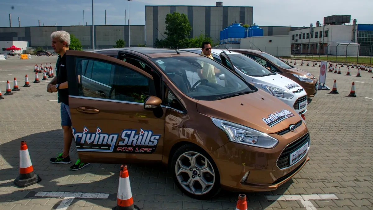 Ford anunţă investiţii de 500.000 $ în proiecte comunitare la Craiova