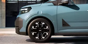 Dacia a lansat o nouă mașină electrică la Salon Auto de la Paris 2026. Costă mai puțin de 18.000 euro și se fabrică în Europa