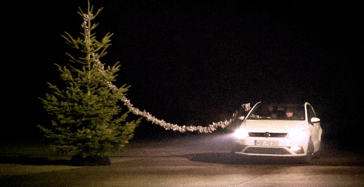Tu cât de repede ţi-ai decorat bradul de Crăciun? Uite o sugestie de la Volkswagen. VIDEO