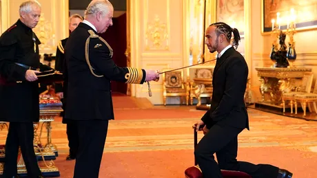 Lewis Hamilton a primit titlul de cavaler al Marii Britanii