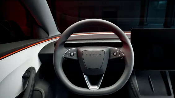 O Tesla pe Autopilot a lovit o mașină de poliție – FOTO