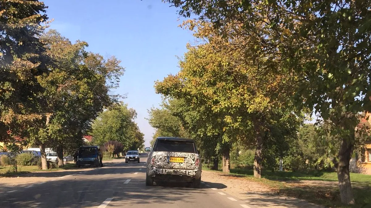 Maşina a fost prinsă azi camuflată la intrarea în România (galerie foto)