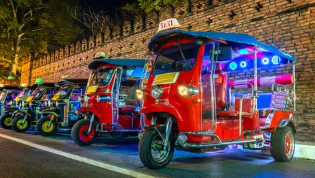 Diferența între TukTuk și motocultor. De ce doar unul poate fi condus legal pe drumurile publice, în 2026?