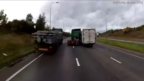 Neatenţia la volan duce la accidente! VIDEO