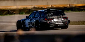 <span class='prepend'>Foto</span> | Când glumele devin realitate: BMW va concura cu un M3 break la cursa de 24h de la Nürburgring