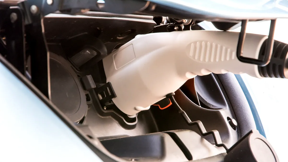 Infrastructura EV de la Aeroportul Henri Coandă se extinde cu mai multe stații de încărcare ultra-rapidă