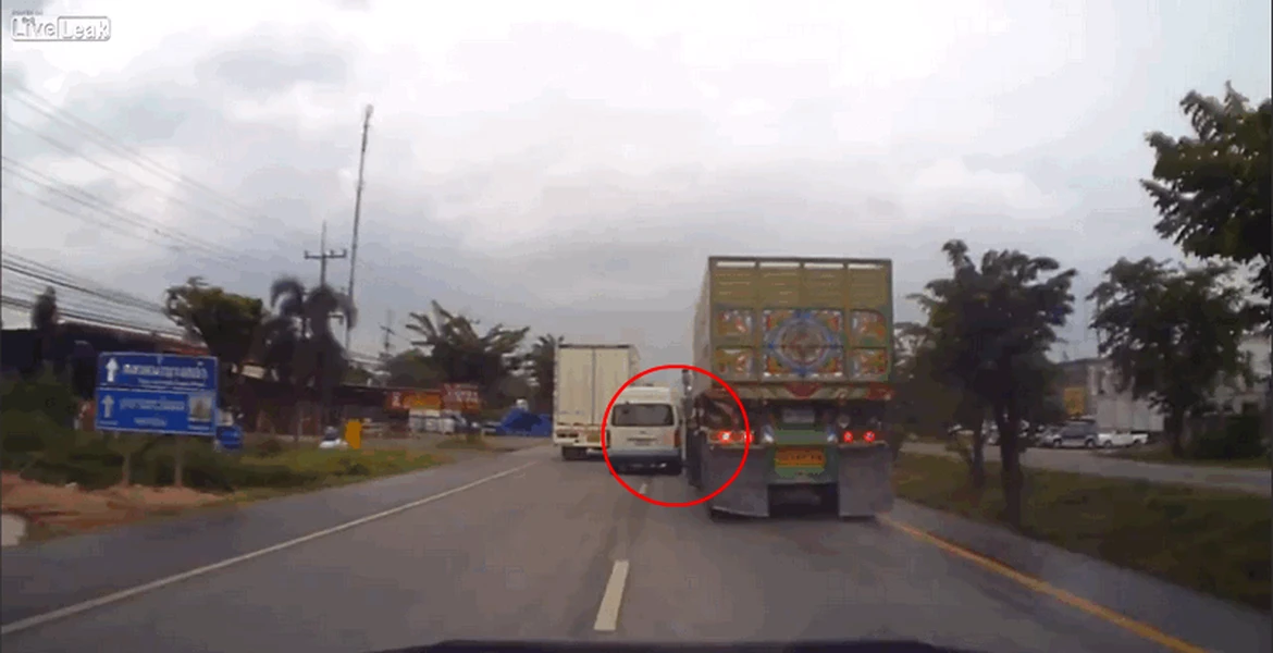 Cel mai nesimţit şofer al săptămânii vine din Thailanda. VIDEO
