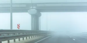Condiții de ceață densă pe autostrăzi. Autoritățile nu recomandă depășiri pe autostrada A0, A2 și A3