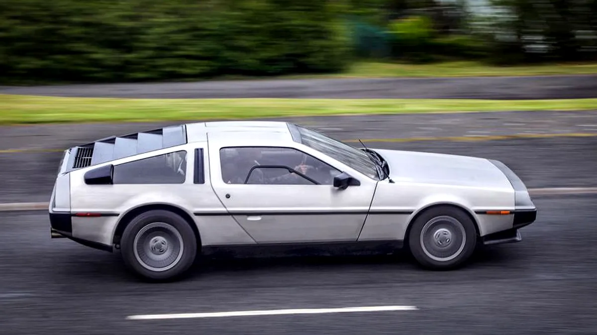 DeLorean publică un video-teaser cu partea posterioară a viitorului supercar electric EVolved