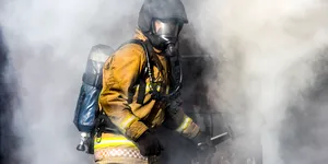 Român plătit de ruși, acuzat în Marea Britanie că a incendiat o mașină Toyota a premierului Starmer