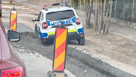 Poliția Brașov are o mașină „beton”. Imagini virale cu o autospecială de Poliție, blocată în cimentul proaspăt turnat