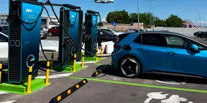 Aeroportul Otopeni are de acum șapte stații de încărcare ultra-rapide pentru vehiculele electrice
