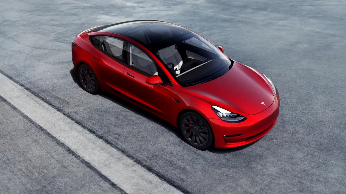 Tesla șochează cumpărătorii germani: Model 3 devine o mașină de lux
