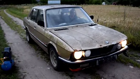 Test drive cu un BMW Seria 5 din 1981 pornit după 9 ani în care a zăcut într-un garaj - VIDEO