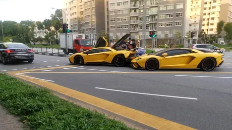 Ce șanse erau? Două Lamborghini Aventador identice s-au ciocnit