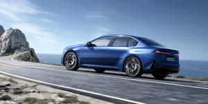 BMW i3 a fost desmenat „Mașina Anului” 2026 de către o publicație britanică. Ce a impresionat juriul britanic