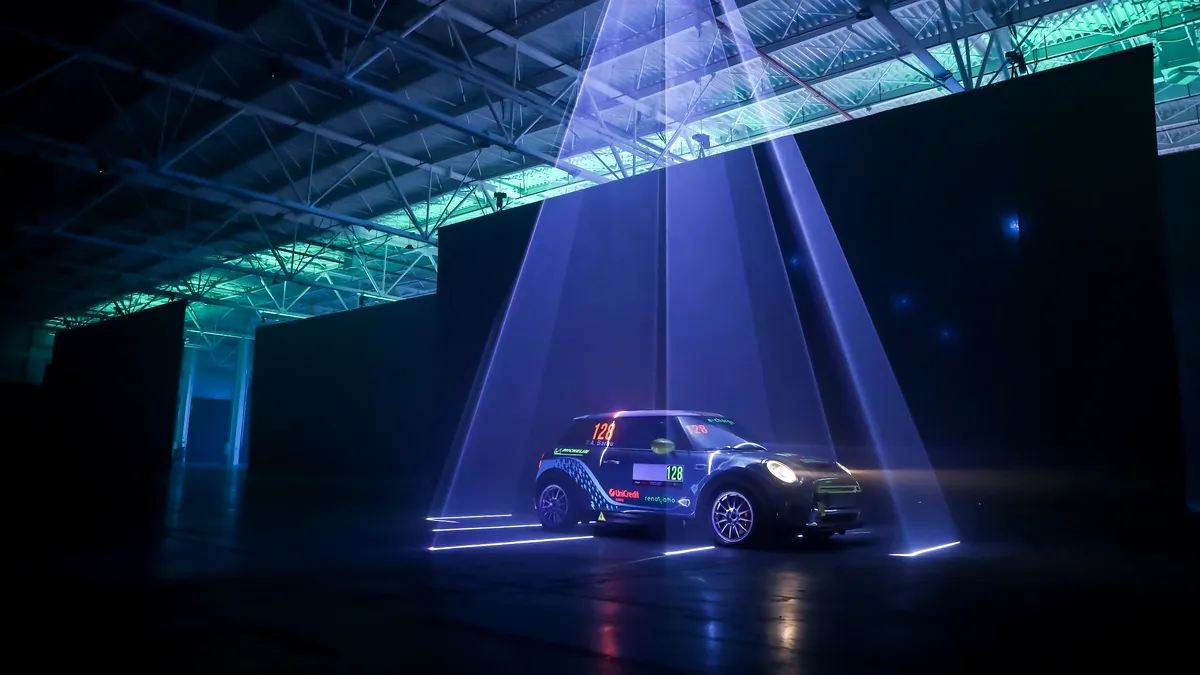 Racing MIMI - Slalom printre lasere la Brand Minds