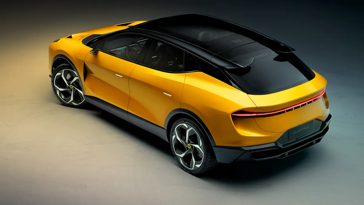 Noul SUV electric Lotus Eletre a debutat cu 700 CP. Vânzările încep în 2023 (cu video)