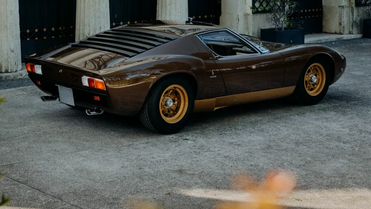 Un Lamborghini Miura a fost recondiționat chiar de producătorul italian. Divizia Polo Storico a recondiționat primul supercar în trei ani