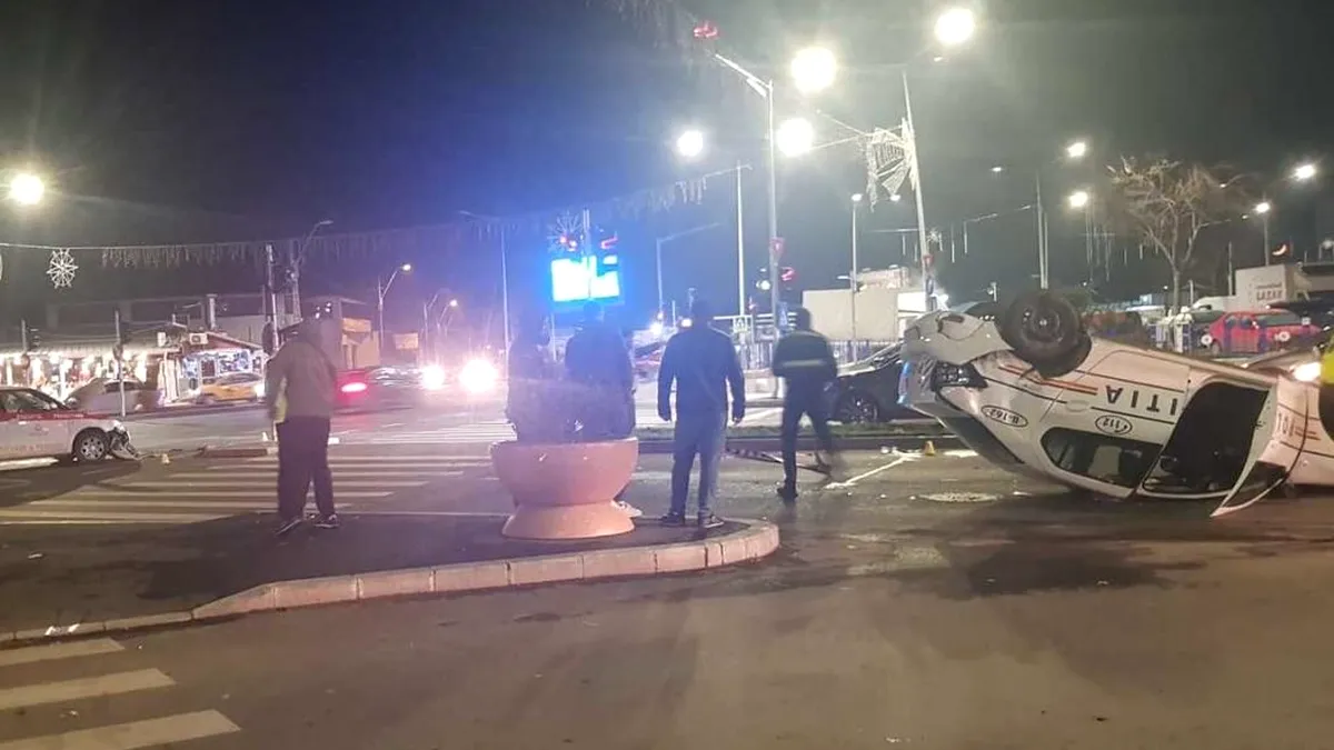 Mașină de poliție răsturnată în Capitală