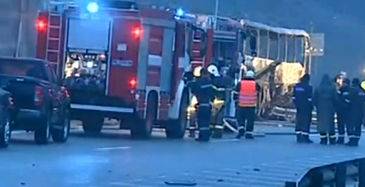 VIDEO. Tragedie pe o autostradă din Bulgaria: 46 de oameni au murit într-un autocar care a luat foc