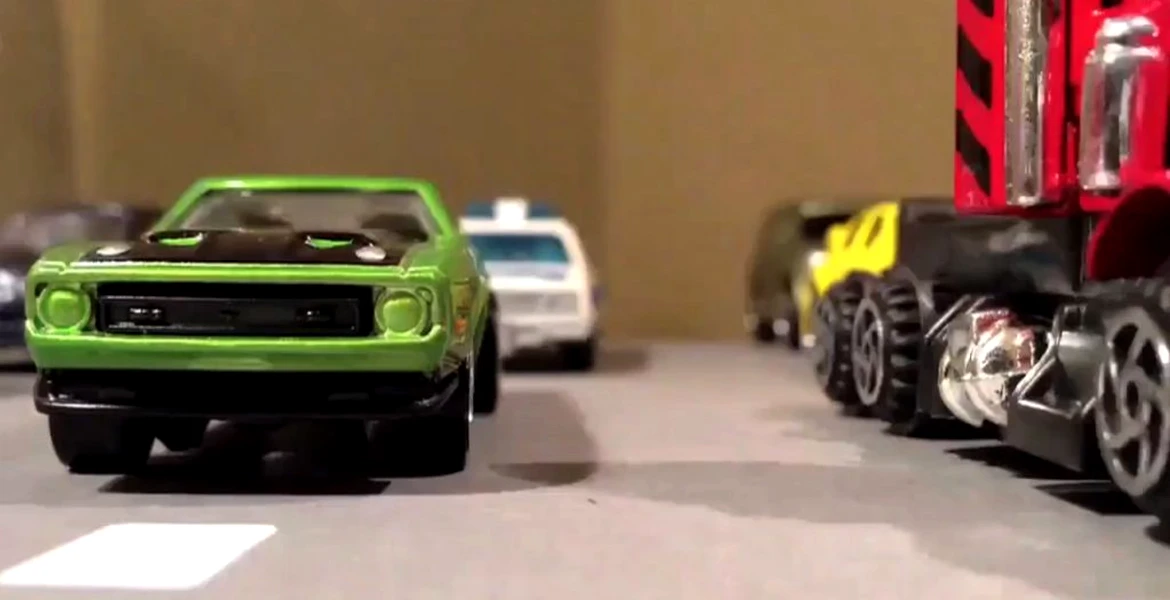 Oameni şi…maşinuţe: Ford Mustang, urmărit de poliţie. VIDEO