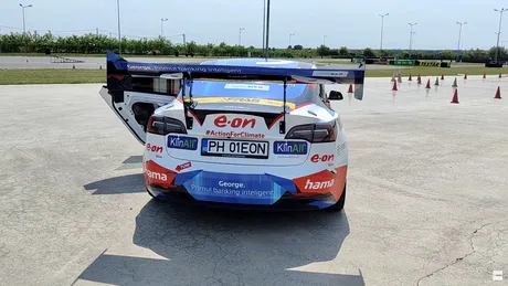 Walkaround cu Tesla Model 3 Performance pregătită pentru Campionatul National de Viteza în Coastă