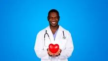 BANCUL ZILEI. Doi medici sunt cuprinși de flacăra iubirii: – Ești extraordinară, se vede că ai făcut...