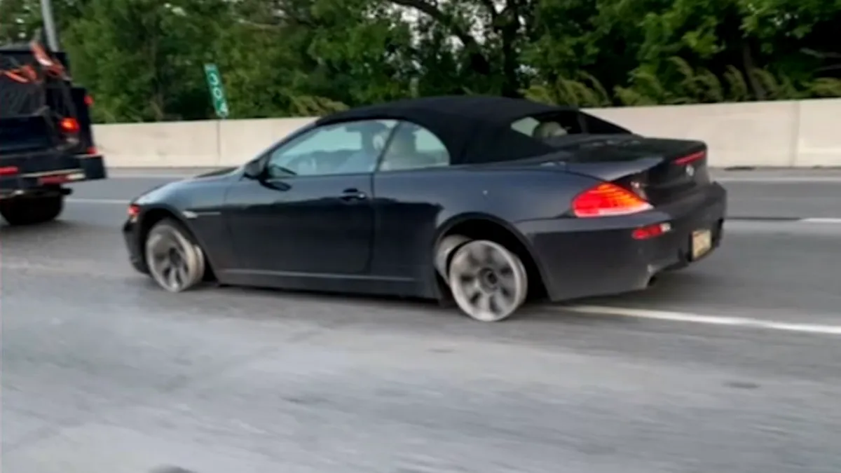 Şoferul unui BMW Seria 6 a mers pe jante timp de 10 minute - VIDEO